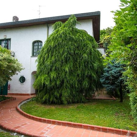 Casa Su Lago Privato A Due Passi Da Milano Segrate Exterior photo