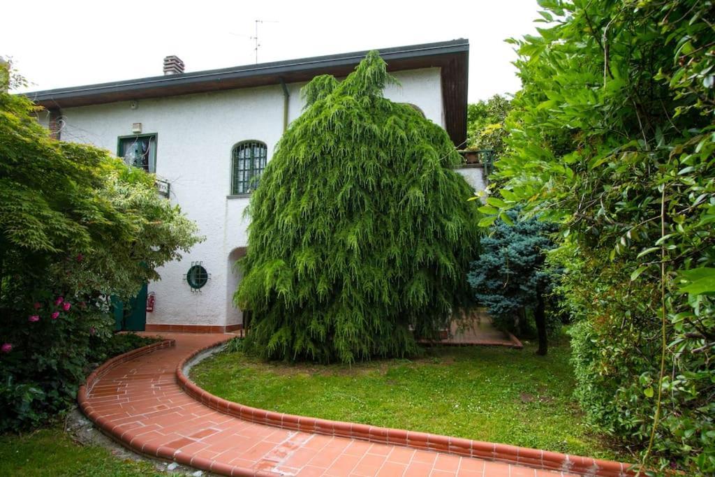 Casa Su Lago Privato A Due Passi Da Milano Segrate Exterior photo