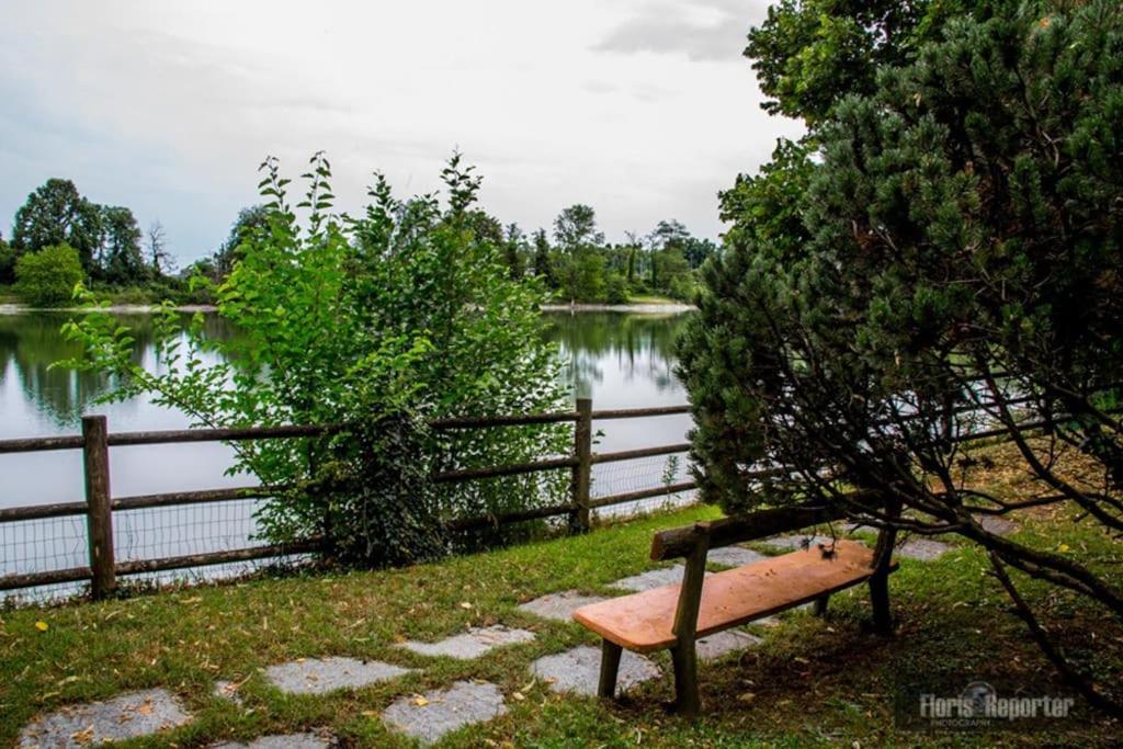 Casa Su Lago Privato A Due Passi Da Milano Segrate Exterior photo
