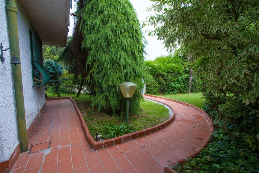 Casa Su Lago Privato A Due Passi Da Milano Segrate Exterior photo